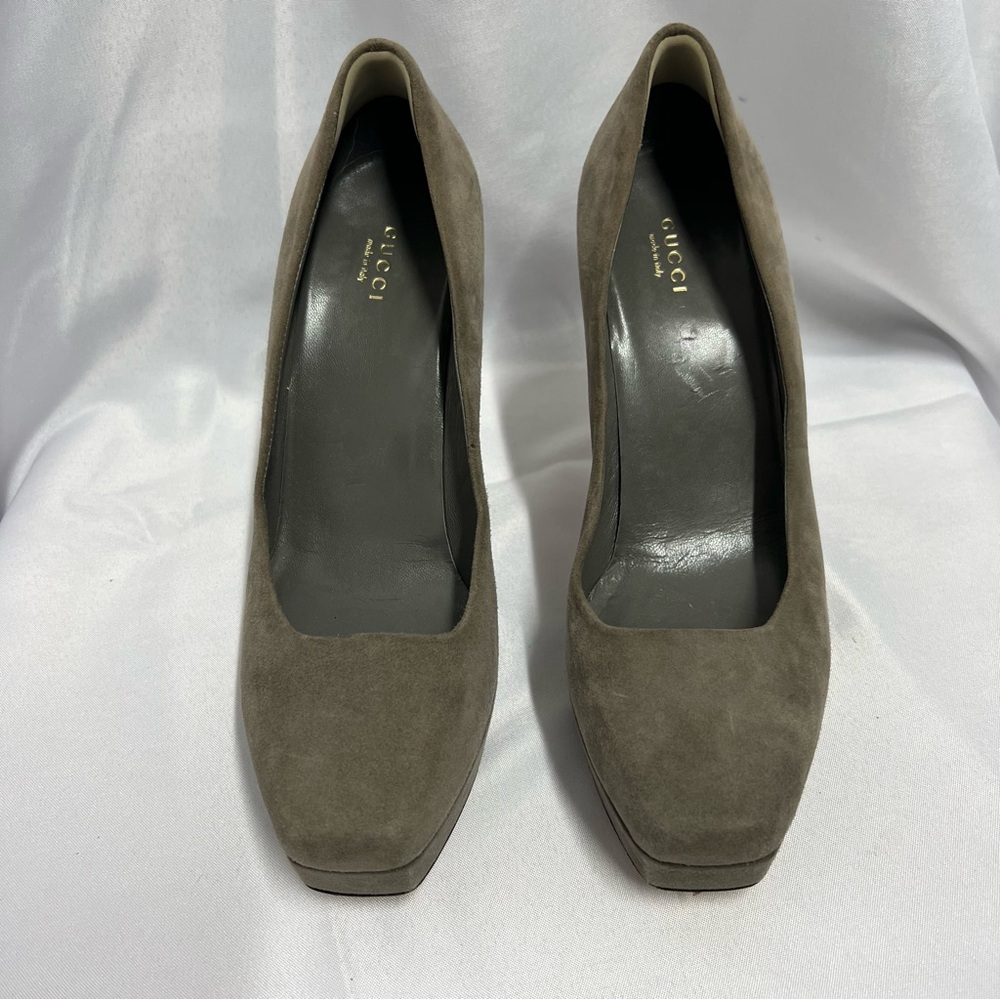 Gucci Women's grey Suede Pumps